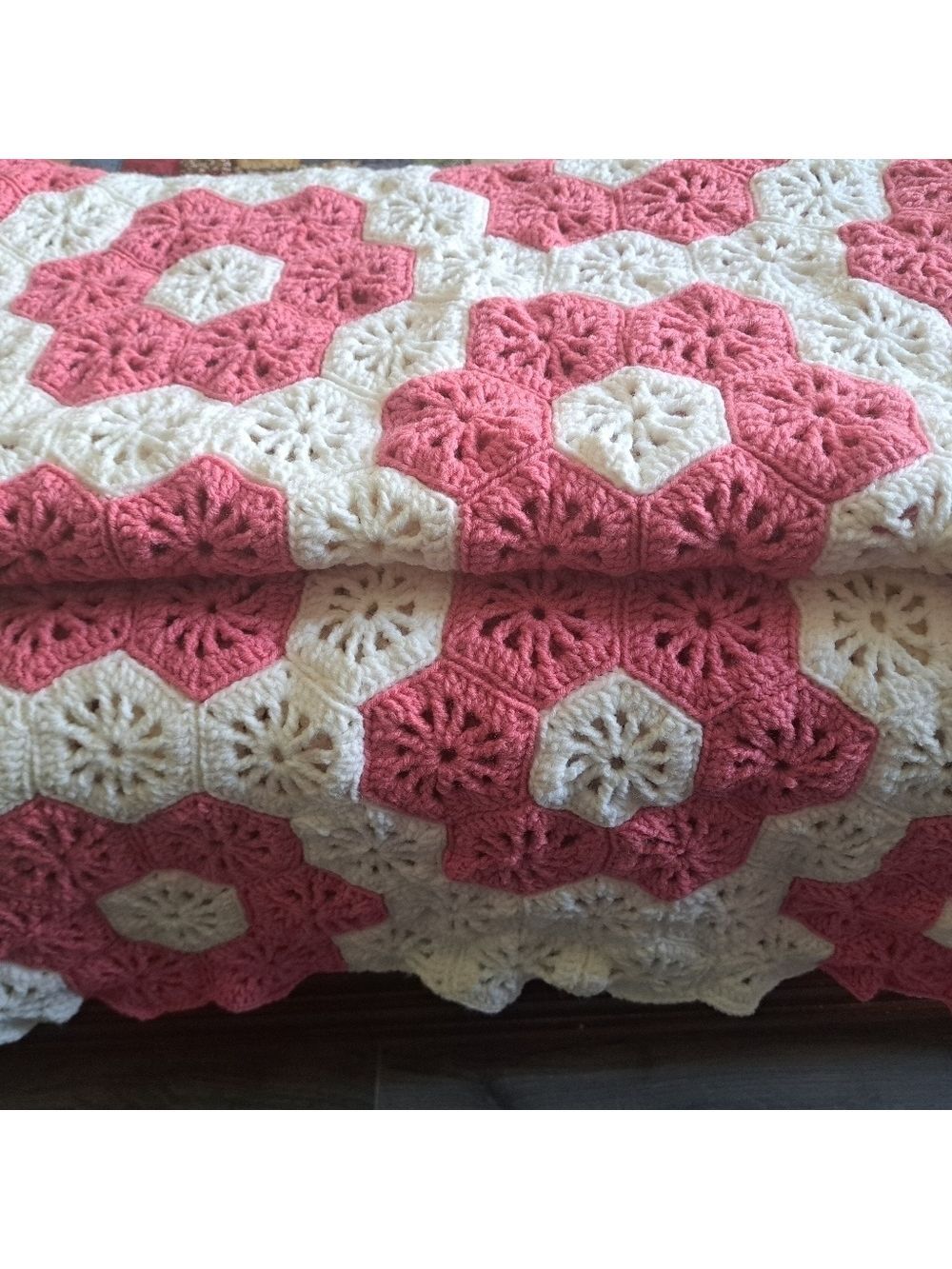 VTG HANDMADE CROCHET Afghan pinwheel pink rose white scalloped edge Twin 82x68"